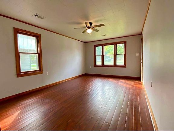 2nd image of 712 SE 2nd St