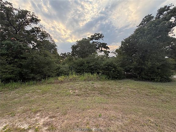 3rd image of 9467 Windsor Ave