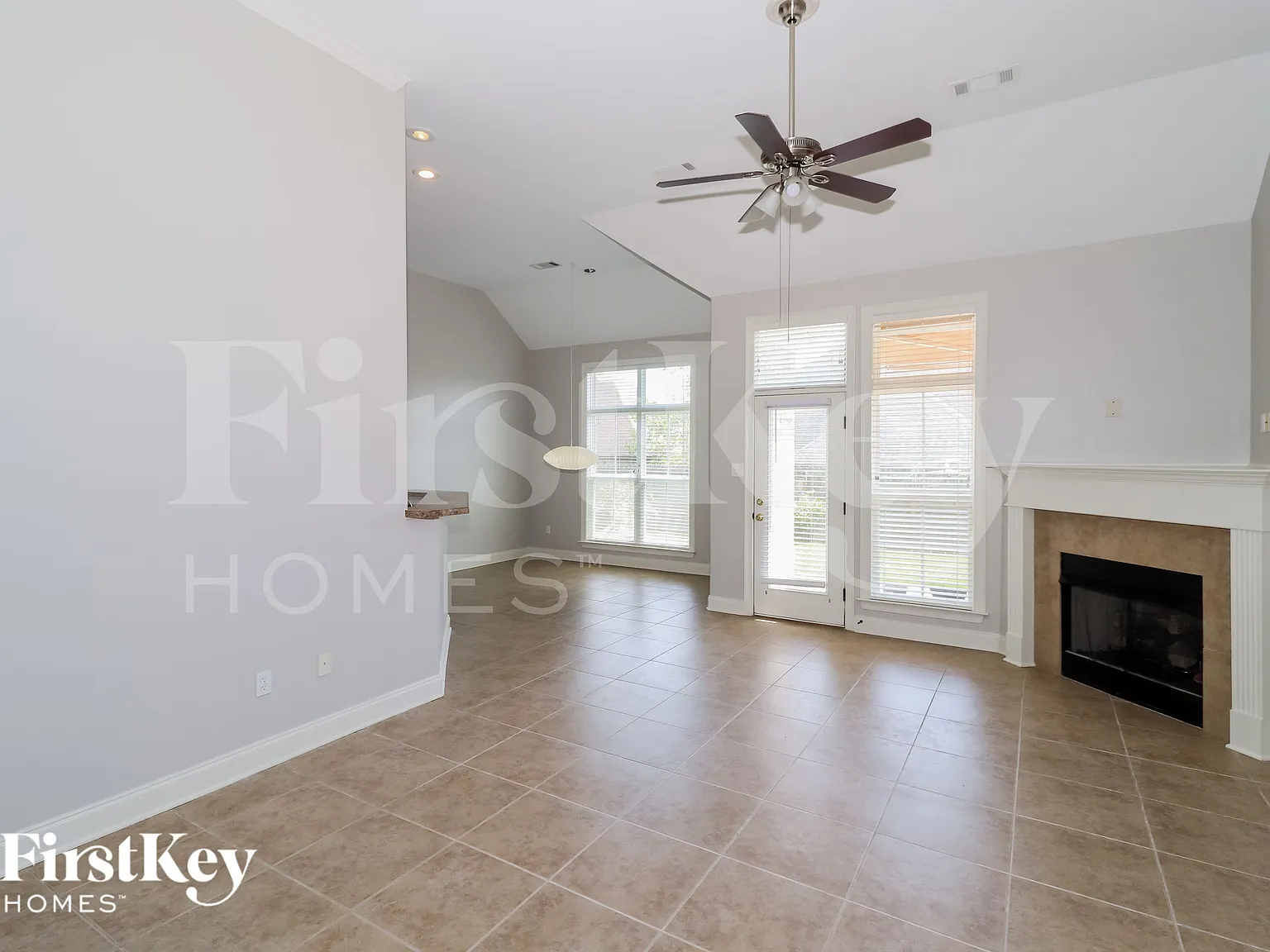 3 bed, 2.0 bath, 2100 sqft, $2,030 — Photo 3