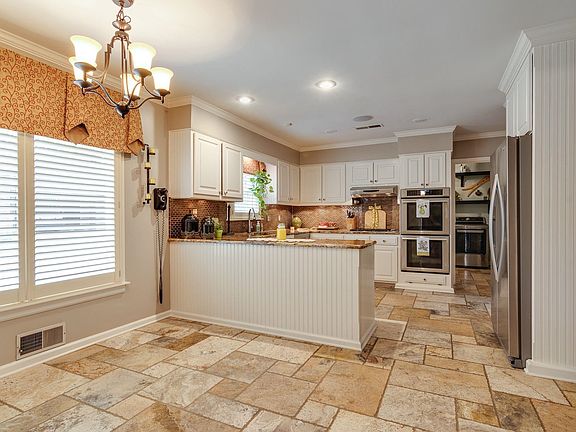 4th image of 2071 Old Oak Dr