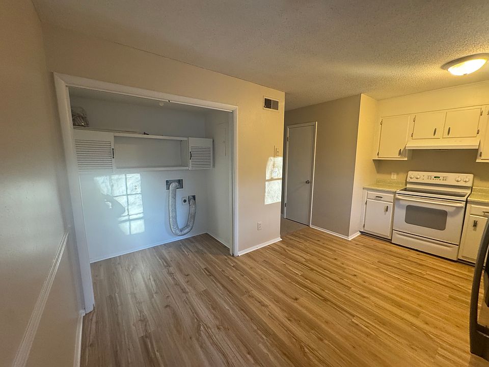1st image of 340 Cedarbrook Ct