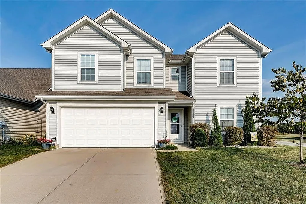 4 bed, 2.5 bath, 2510 sqft, $2,450 — Photo 1