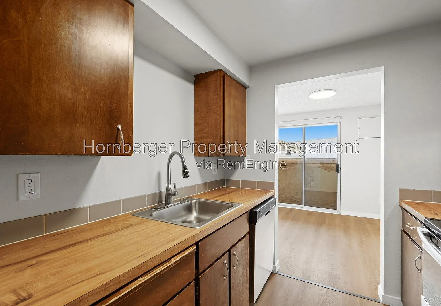 2 bed, 1.0 bath, 850 sqft, $995 — Photo 2