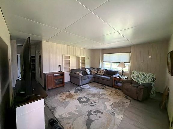 3rd image of 627 3rd Ave