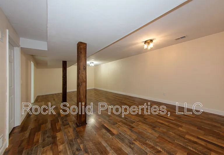 407 E 5th St — Photo 23