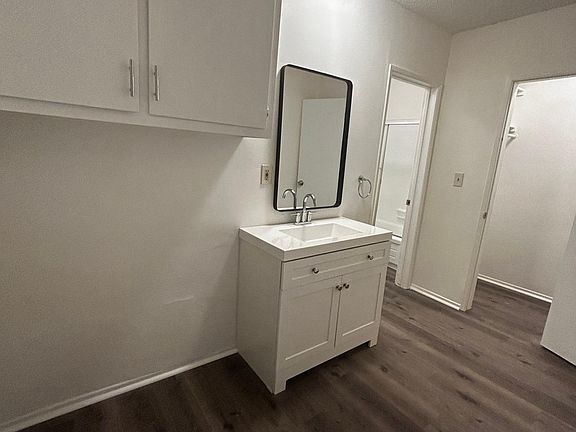 5th image of 14924 Roscoe Blvd #3