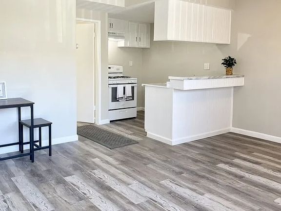 4th image of 1408 N Citrus Ave #14