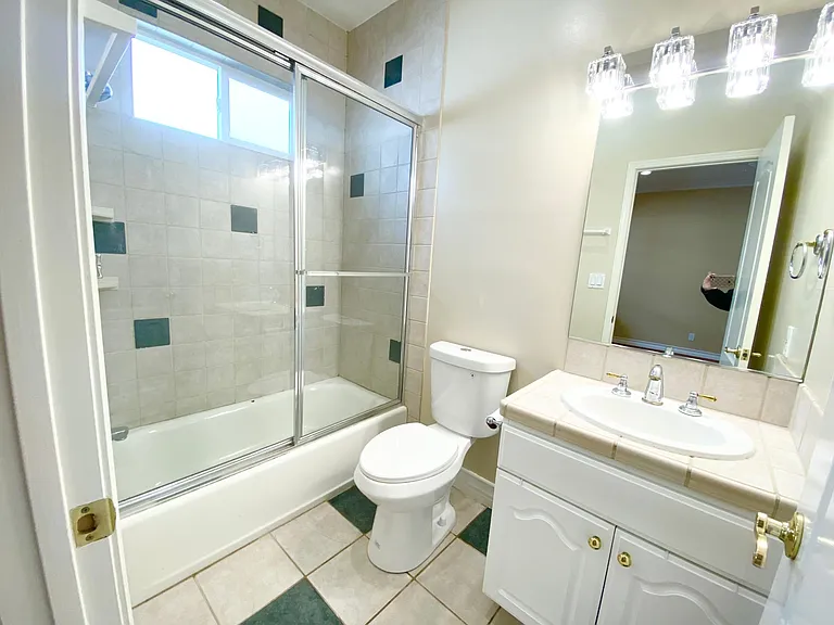 5960 Topeka Dr — Photo 14