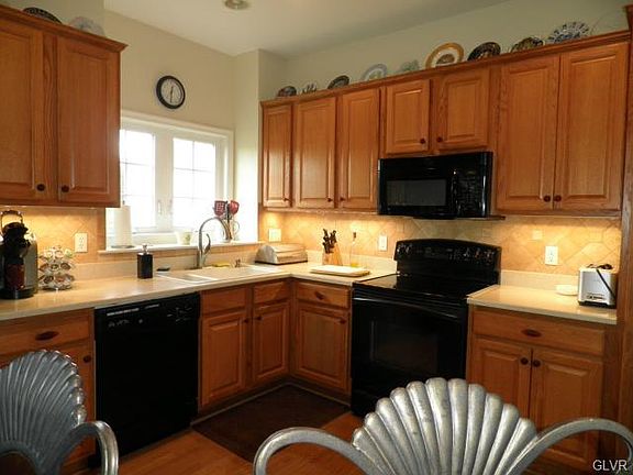 3rd image of 2697 Terrwood Dr W