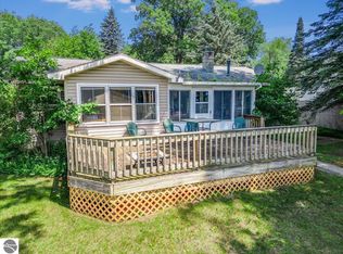 8225 Lakeview Dr, Hale, MI 48739