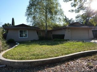 1079 Pineland Dr, Redding, CA 96002