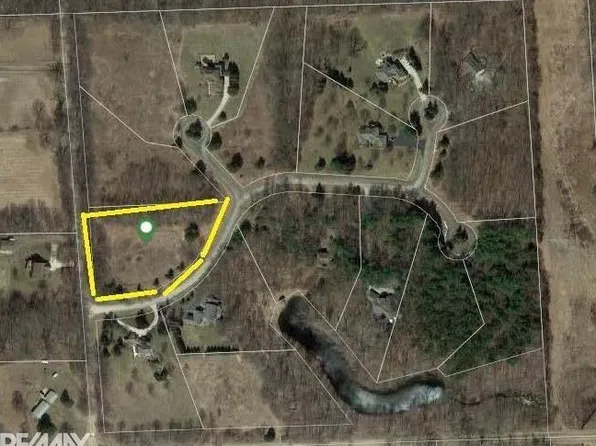 545 Pine Crest Ct, Leonard, MI 48367