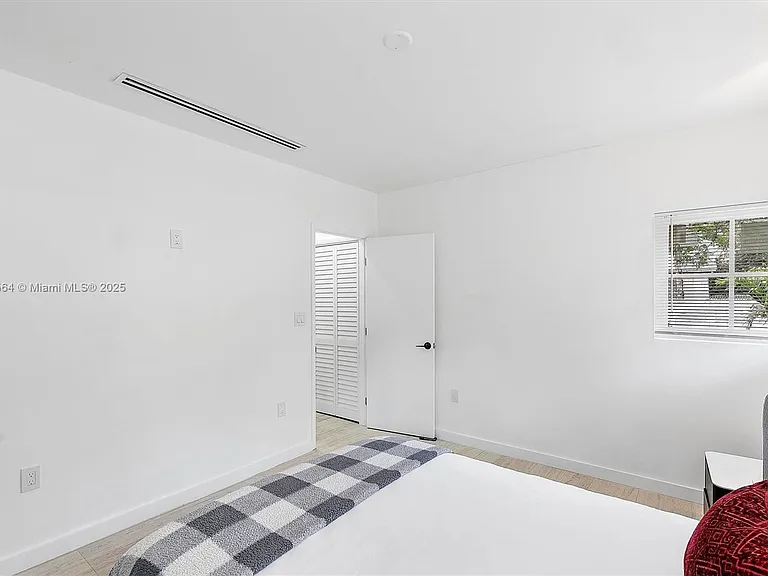 58 NE 45th St — Photo 10