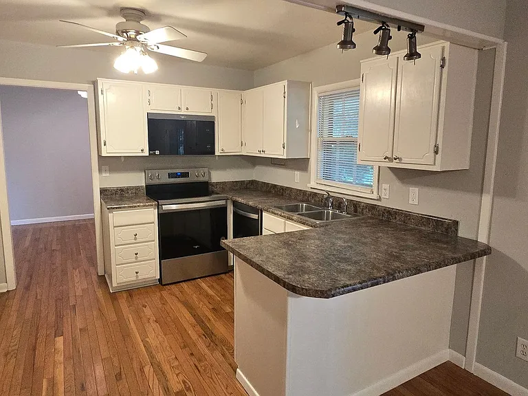 2902 Highbrook Ct — Photo 12