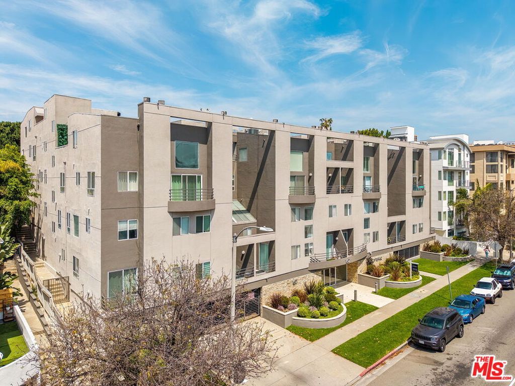 1617 S Beverly Glen Blvd APT 404, Los Angeles, CA - View 2