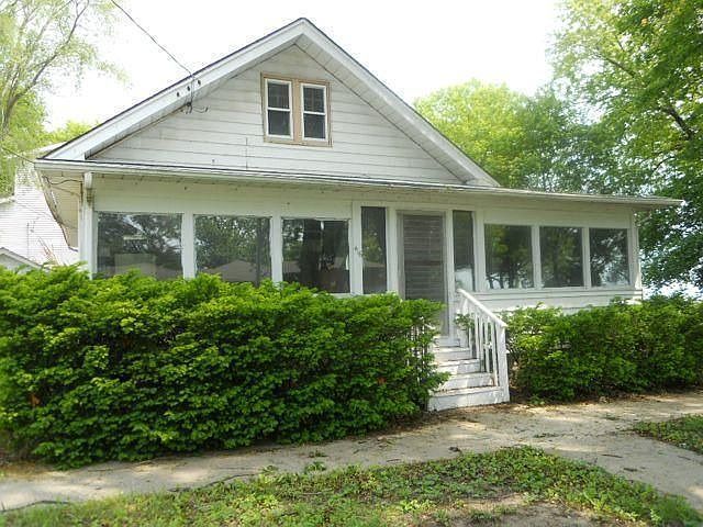 2nd image of 416 43rd St