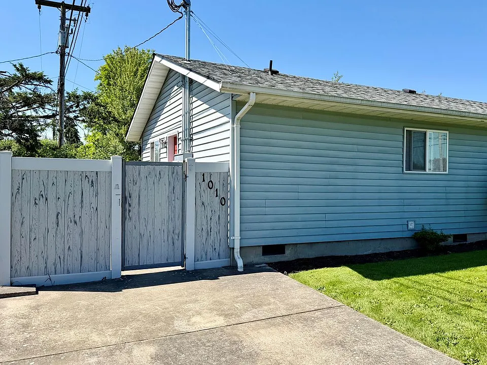 1004-1010 SE 24th Ave