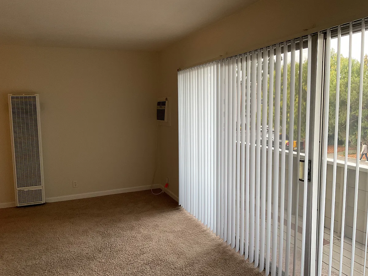 Building Photo - 2295 Latham St #10