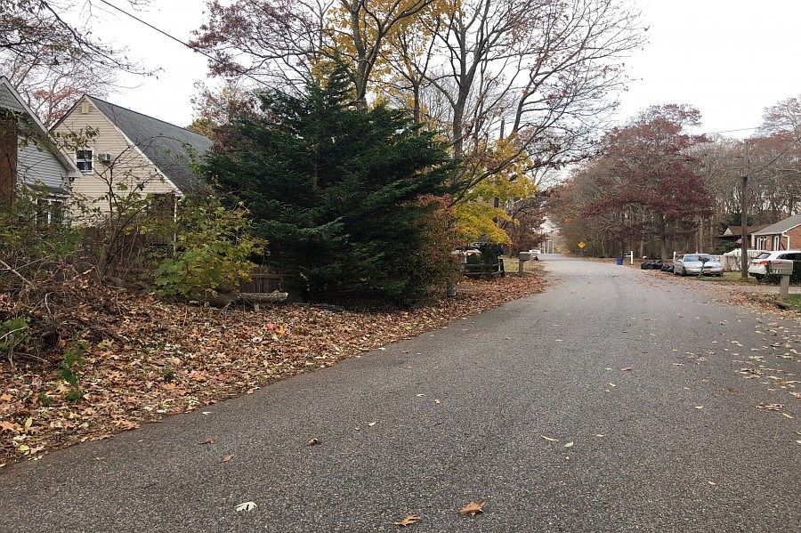 60 Market St, Mastic Beach, NY 11951 Zillow