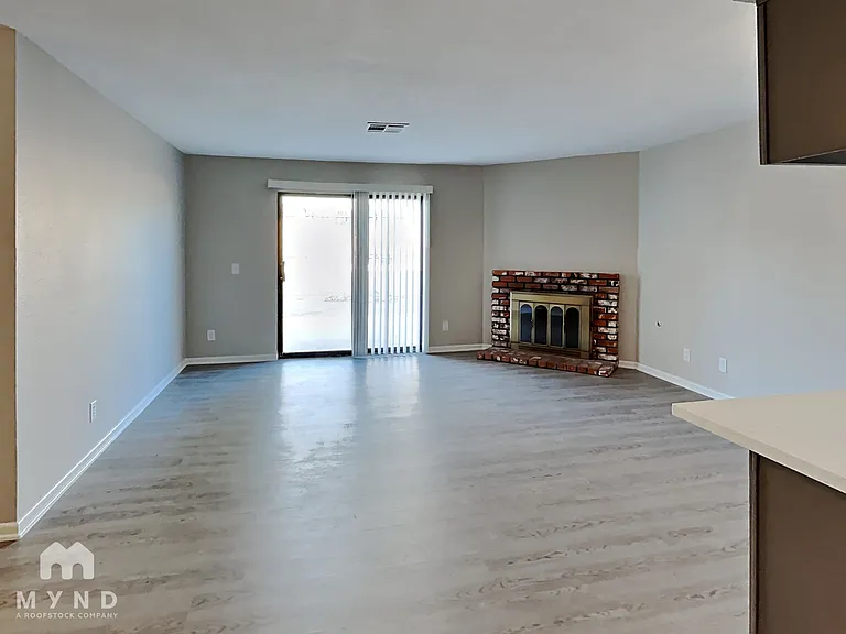 261 Queen Marie Ct — Photo 18