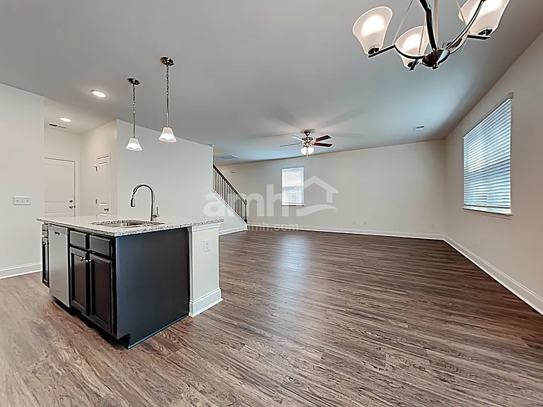 505 W Lionel Rd — Photo 6