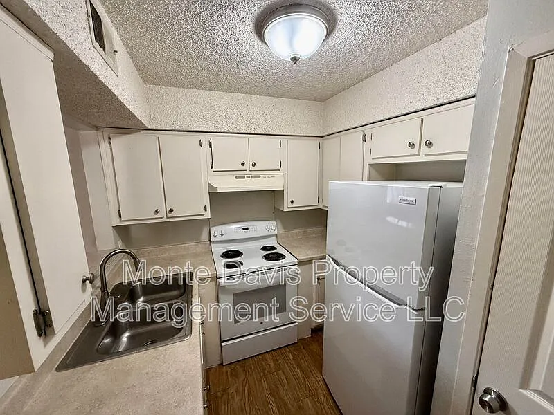 1 bed, 1.0 bath, 825 sqft, $725 — Photo 2