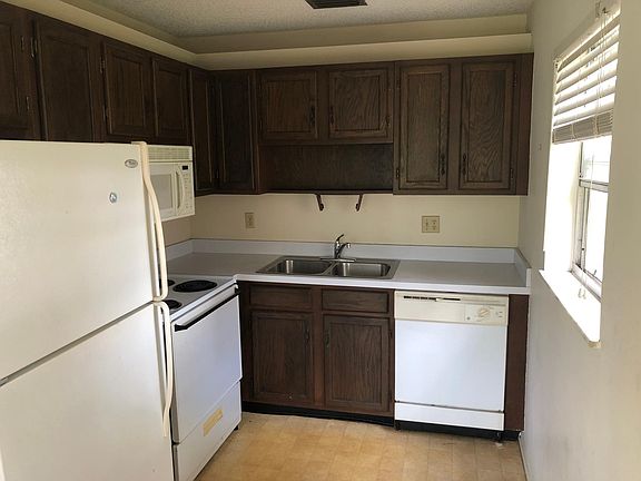 5th image of 57 Woodland Dr