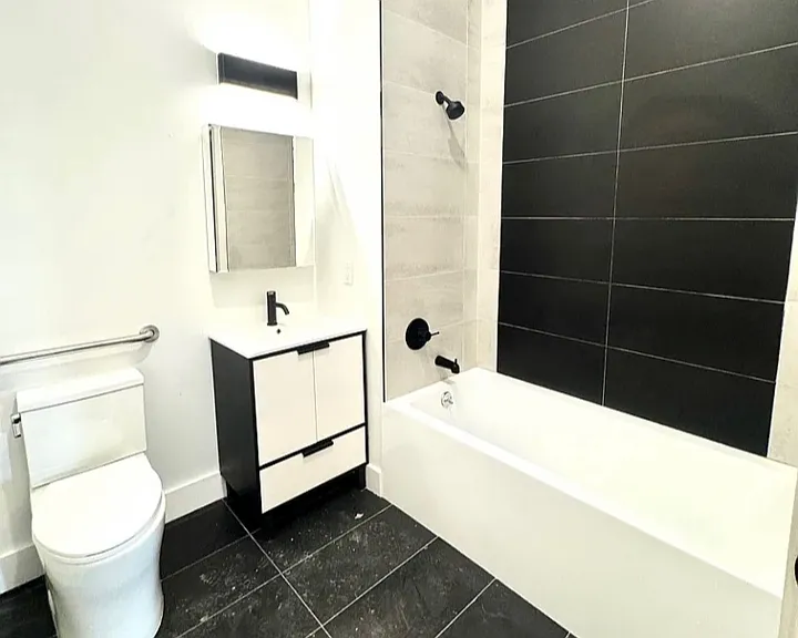 48 Bergen Ave #1A — Photo 2