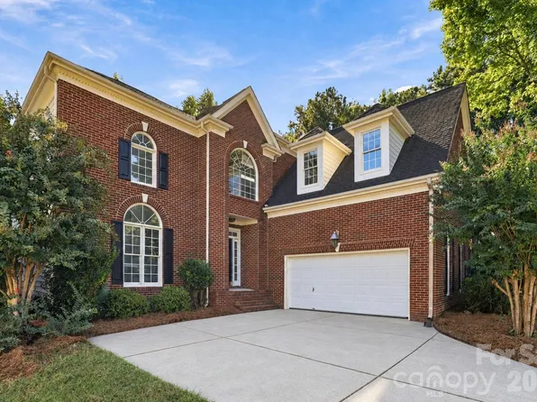 3439 Twelve Oaks Pl, Charlotte, NC 28270