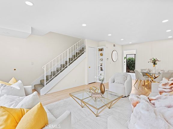 4th image of 27926 Ridgecove Ct N