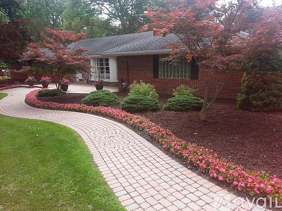 4th image of 4085 Fairlane Dr