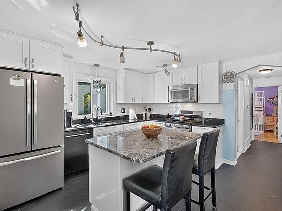 2nd image of 10 Doran Dr