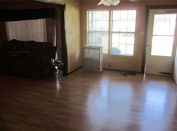5th image of 337 NW Lorna St