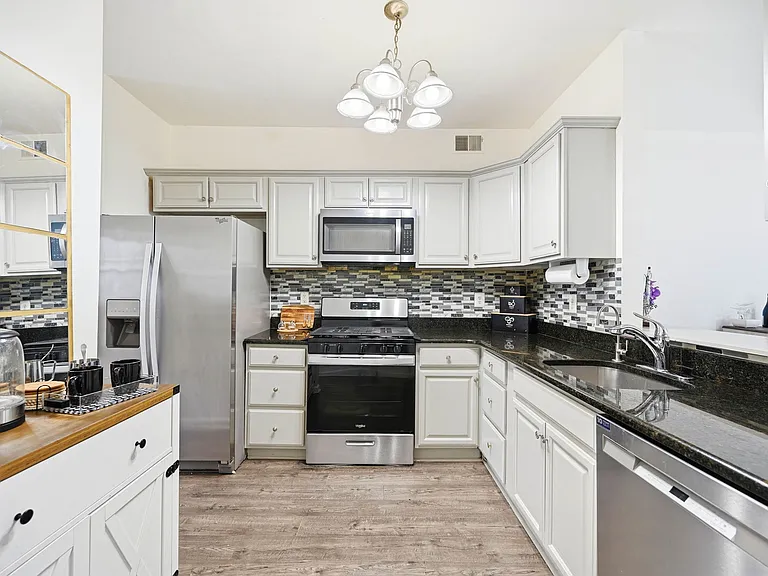 216 Barringer Dr — Photo 2