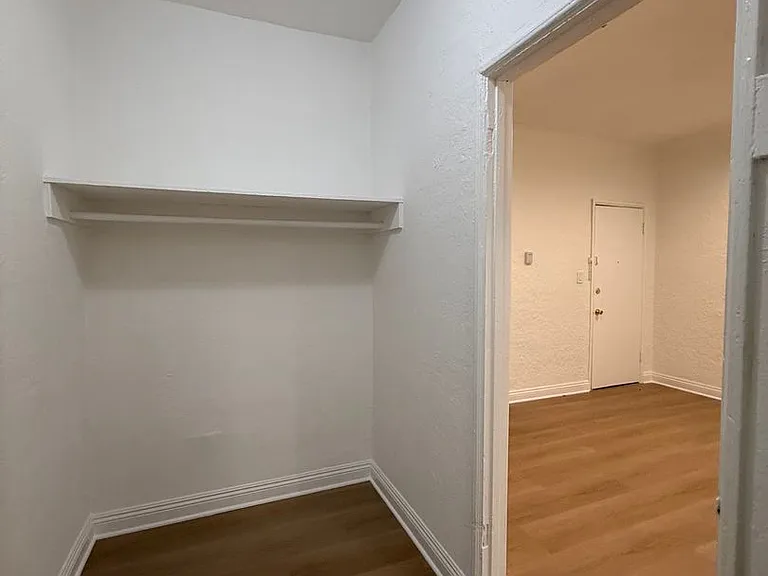 1534 Winona Blvd — Photo 3