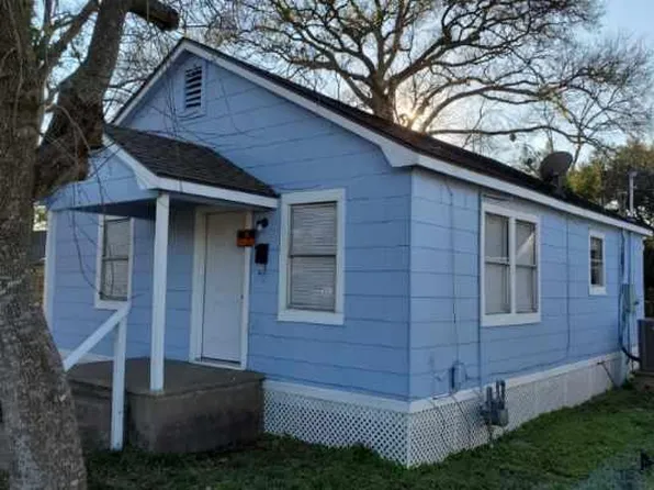 208 S 3rd St, Alvin, TX 77511