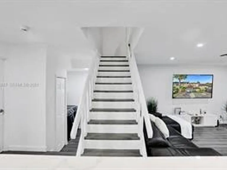 833 NW 81st Ave — Photo 20