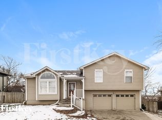 1611 Cooper Dr, Raymore, MO 64083