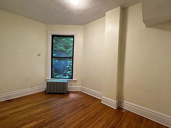 5th image of 704 S Claremont Ave