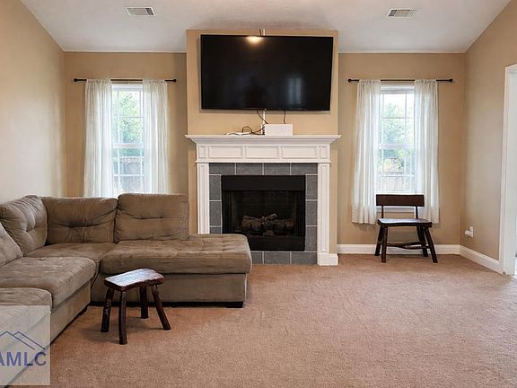 3rd image of 106 Lincoln Dr