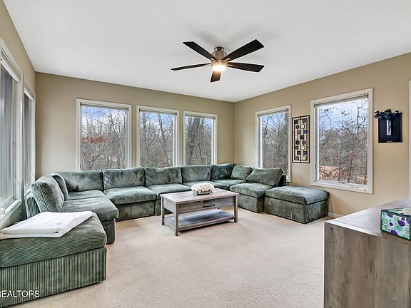 3rd image of 113 Burrough Ln