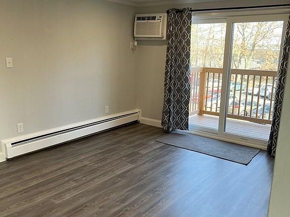 4th image of 2 Lancelot Ct APT 24