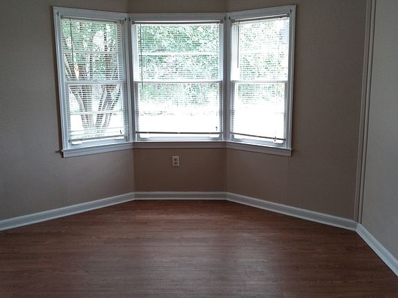 5th image of 26 Kingwood Gardens Dr