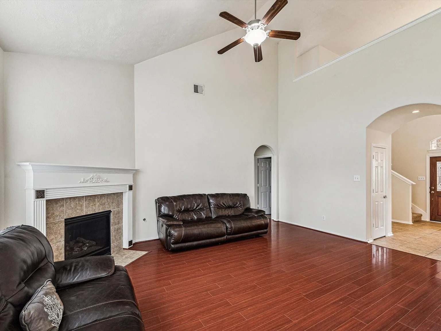 3 bed, 2.5 bath, 2264 sqft, $2,500 — Photo 4