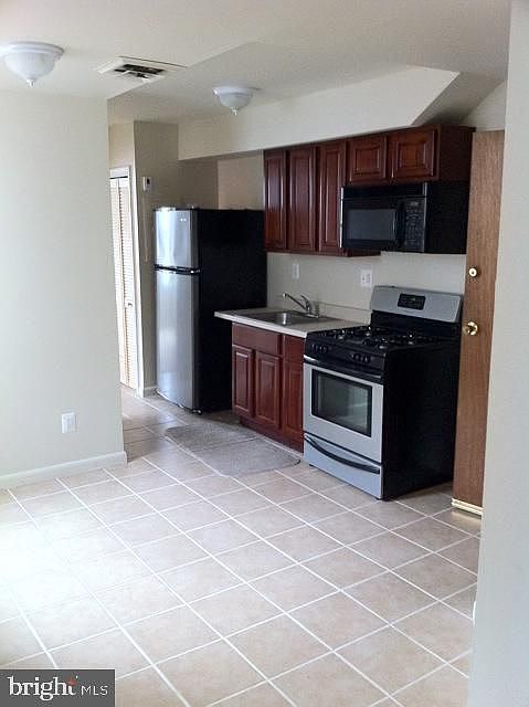 1st image of 1438 Snyder Ave #2