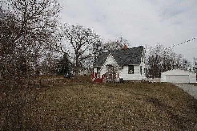 416 E Grove St photo 1