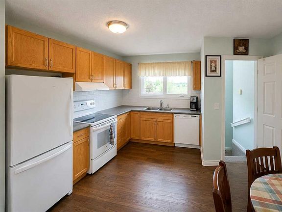 5th image of 215 W 14th St