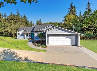 2396 Lake Forest Dr, Oak Harbor, WA 98277