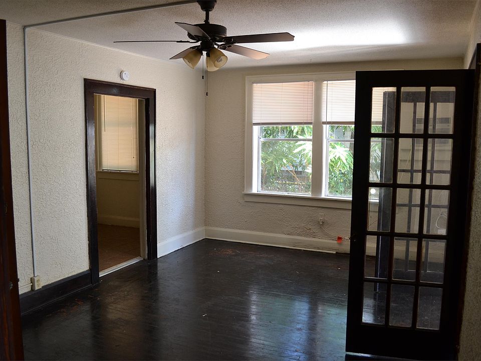 Apt 4 Living Room