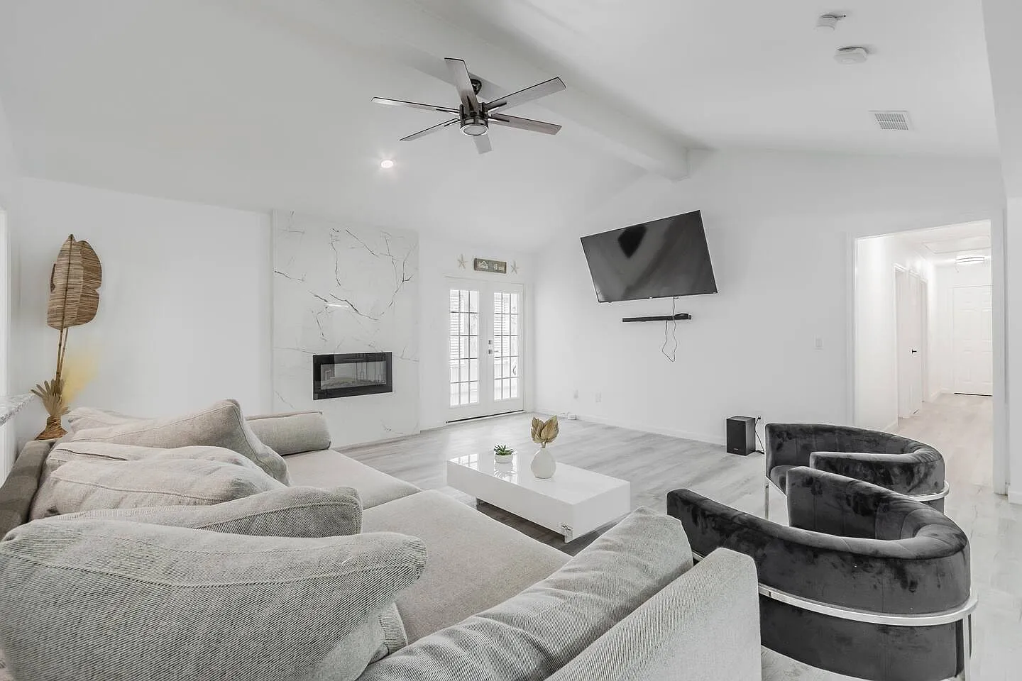 4 bed, 2268 sqft, $4,990 — Photo 4